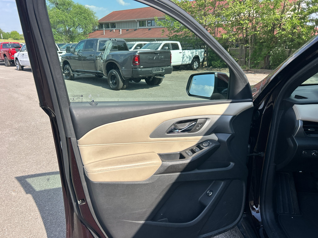 Used 2022 Chevrolet Traverse LT FWD image 20