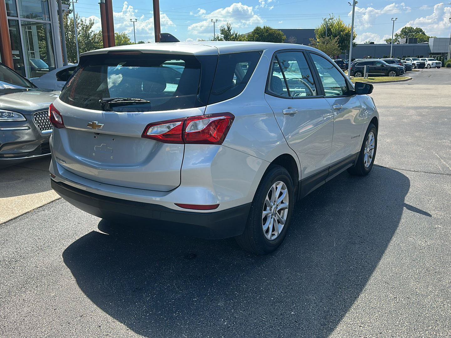Used 2021 Chevrolet Equinox LS FWD image 3