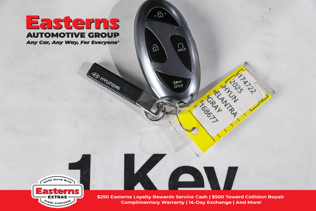 Used 2025 Hyundai Elantra Hybrid FWD image 25