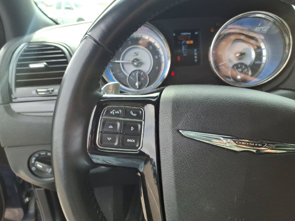 Used 2014 Chrysler 300 S RWD image 17