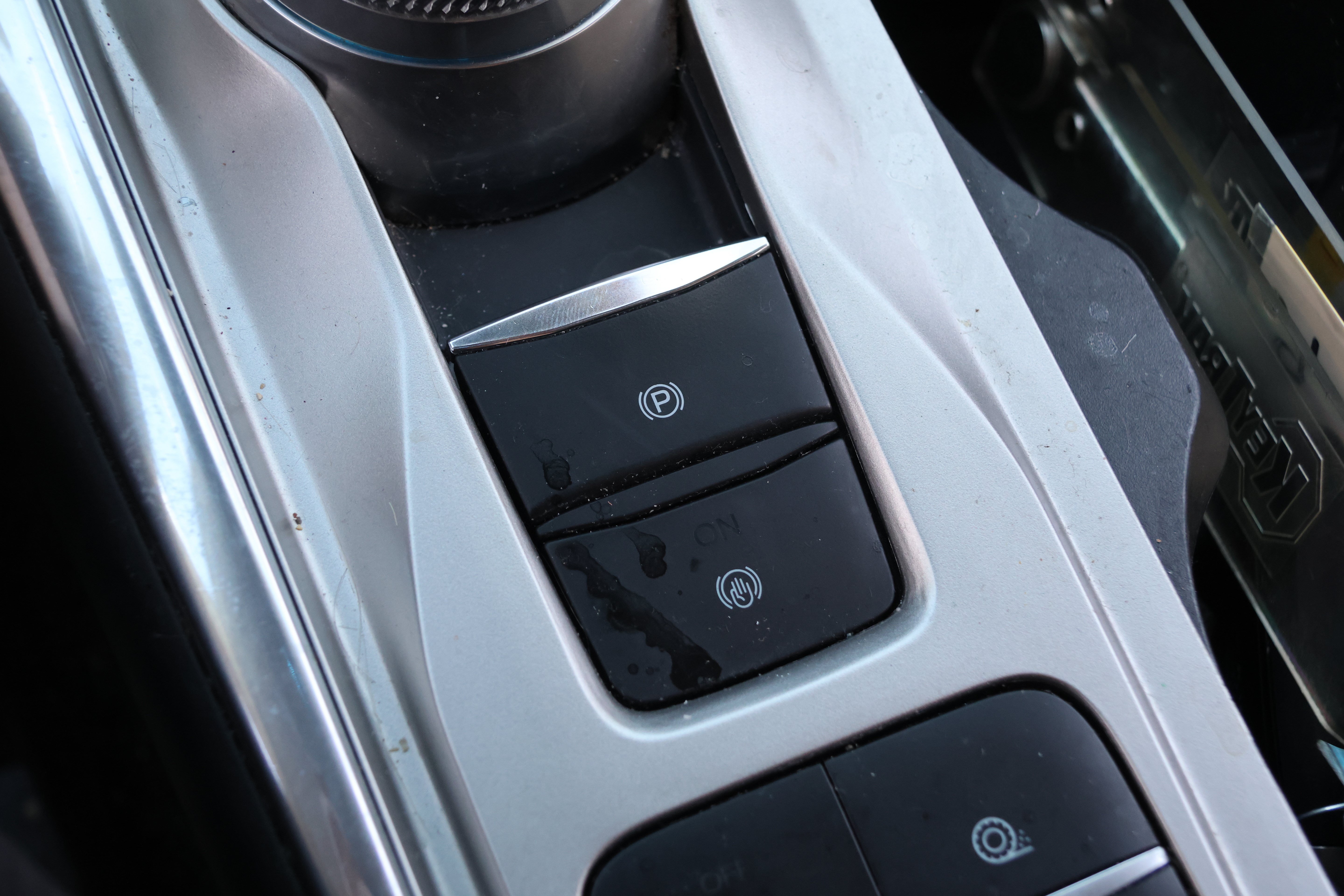 Used 2020 Ford Explorer Limited RWD image 28
