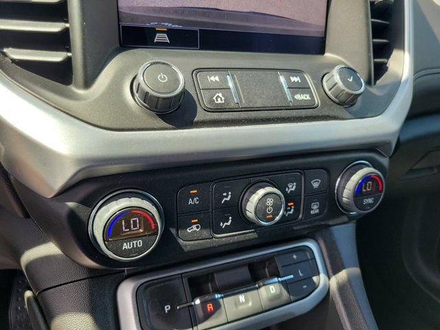 Used 2023 GMC Acadia SLT FWD image 27