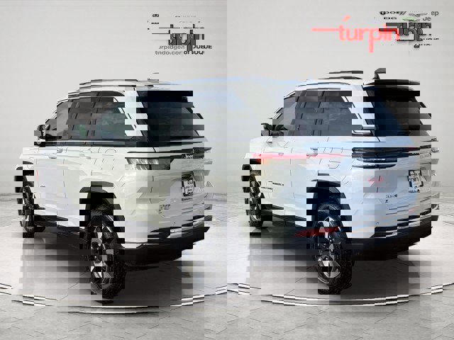 Used 2023 Jeep Grand Cherokee 4x4 image 3