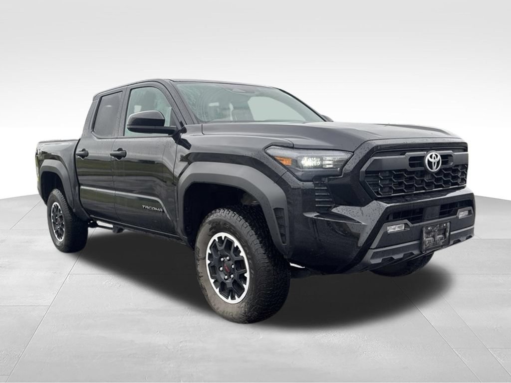 Used 2025 Toyota Tacoma TRD Off-Road AWD/4WD image 3