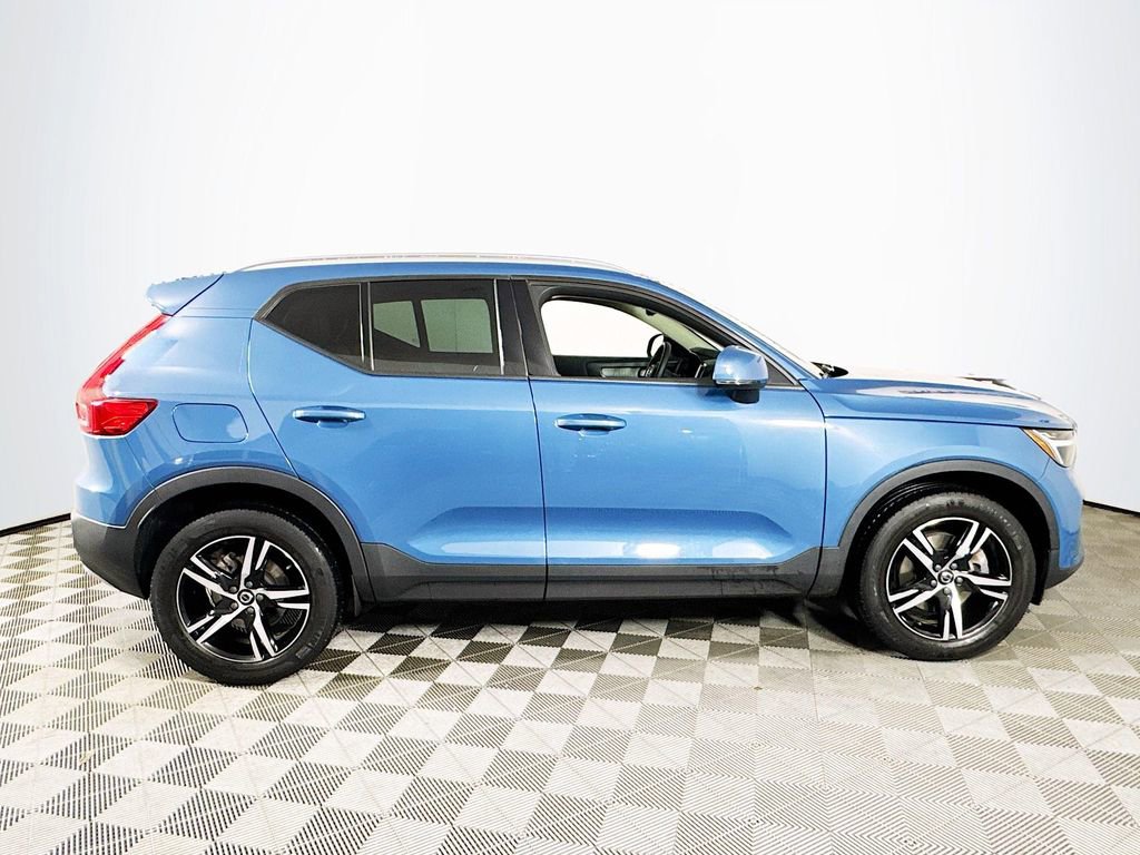 Used 2023 Volvo XC40 B5 Core w/ Convenience Package image 8
