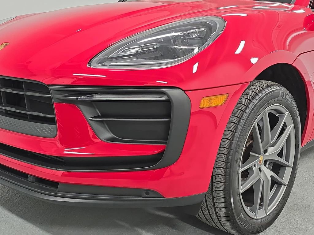 Used 2025 Porsche Macan AWD/4WD image 11
