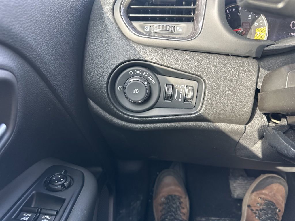 Used 2022 Jeep Renegade Latitude w/ Convenience Group image 18