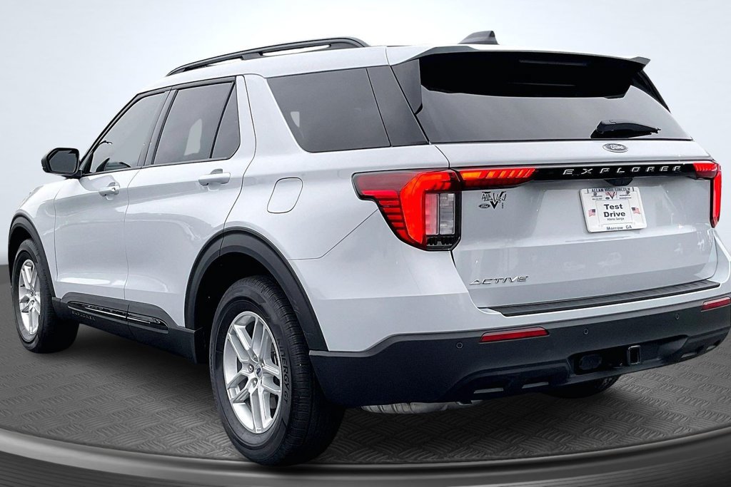 New 2026 Ford Explorer Active RWD image 3