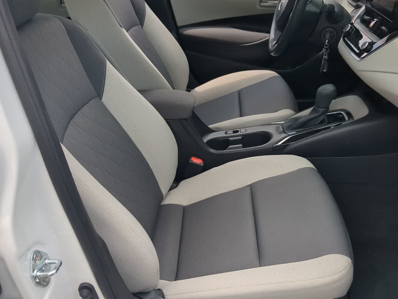 Used 2025 Toyota Corolla LE FWD image 21