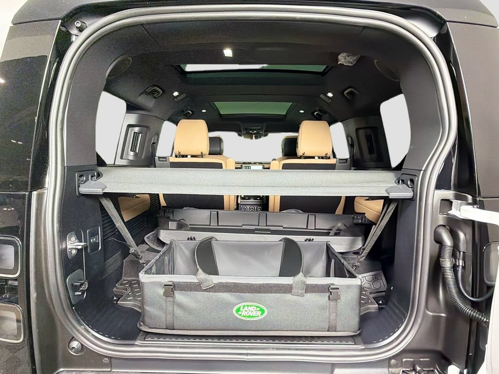 New 2026 Land Rover Defender 130 X-Dynamic SE AWD/4WD image 28