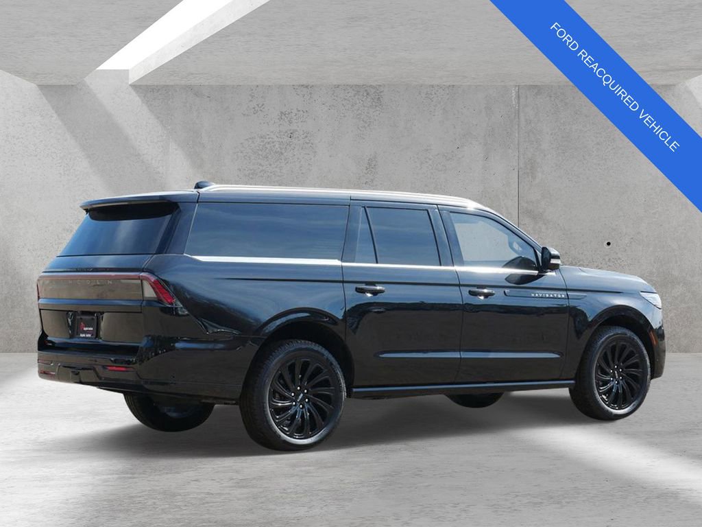 Used 2025 Lincoln Navigator L Black Label AWD/4WD image 3
