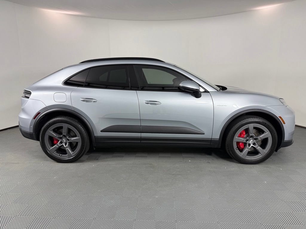 Certified 2025 Porsche Macan 4S Electric AWD/4WD image 8