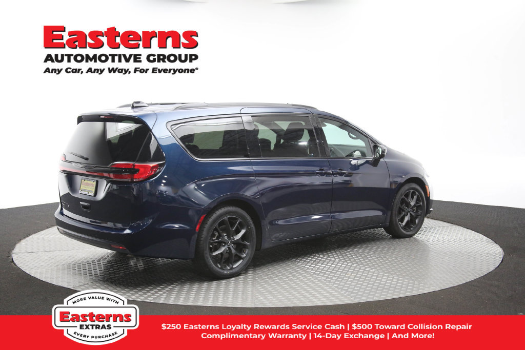 Used 2023 Chrysler Pacifica Touring-L w/ S Appearance Package FWD image 44