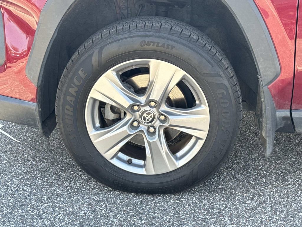 Used 2022 Toyota RAV4 XLE image 11