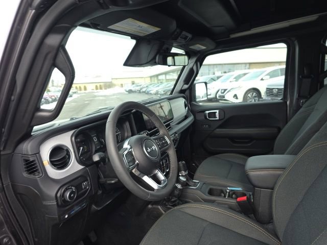 Used 2025 Jeep Wrangler Unlimited Sahara w/ Safety Group image 15
