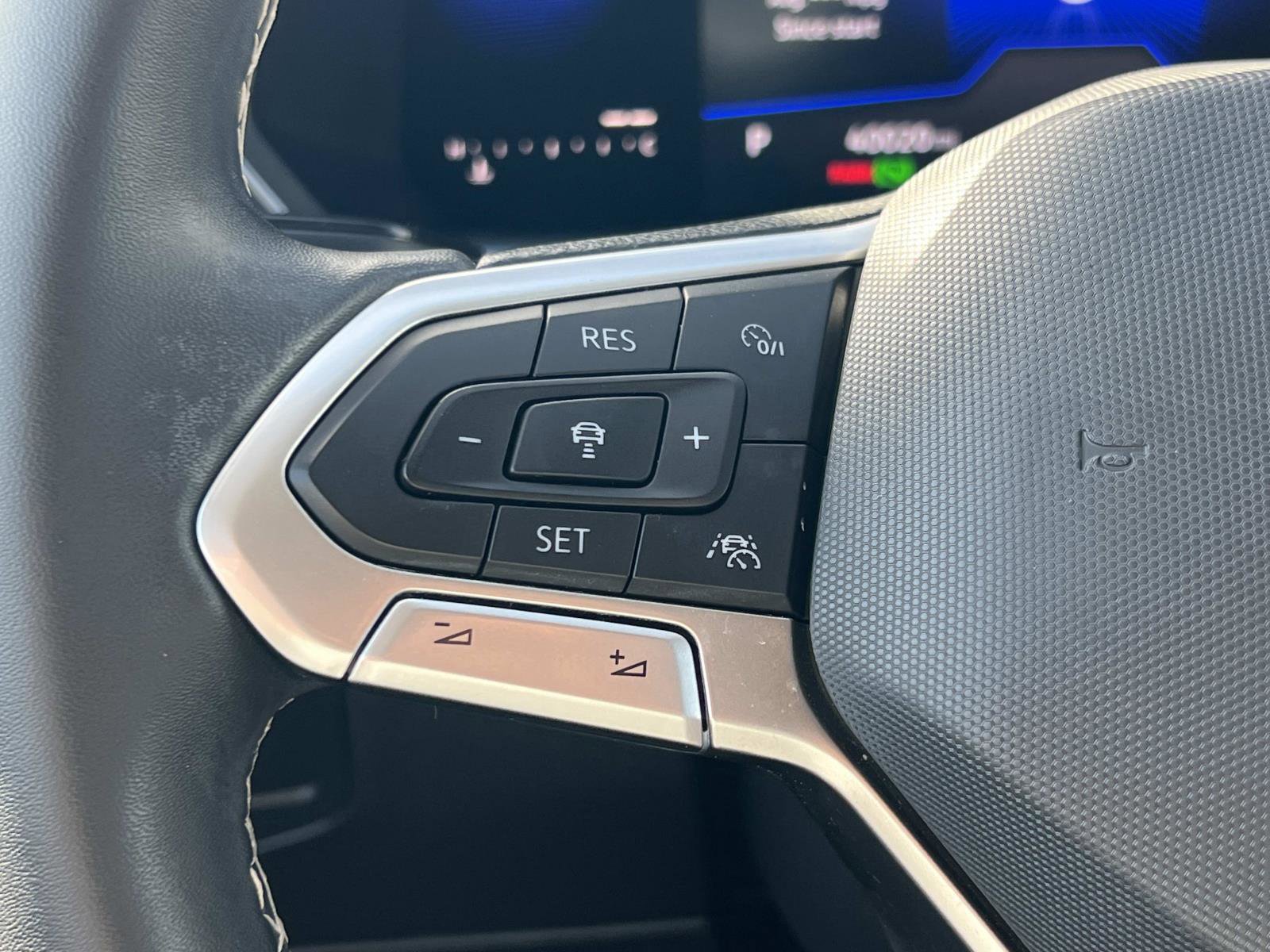 Certified 2022 Volkswagen Tiguan SE image 7