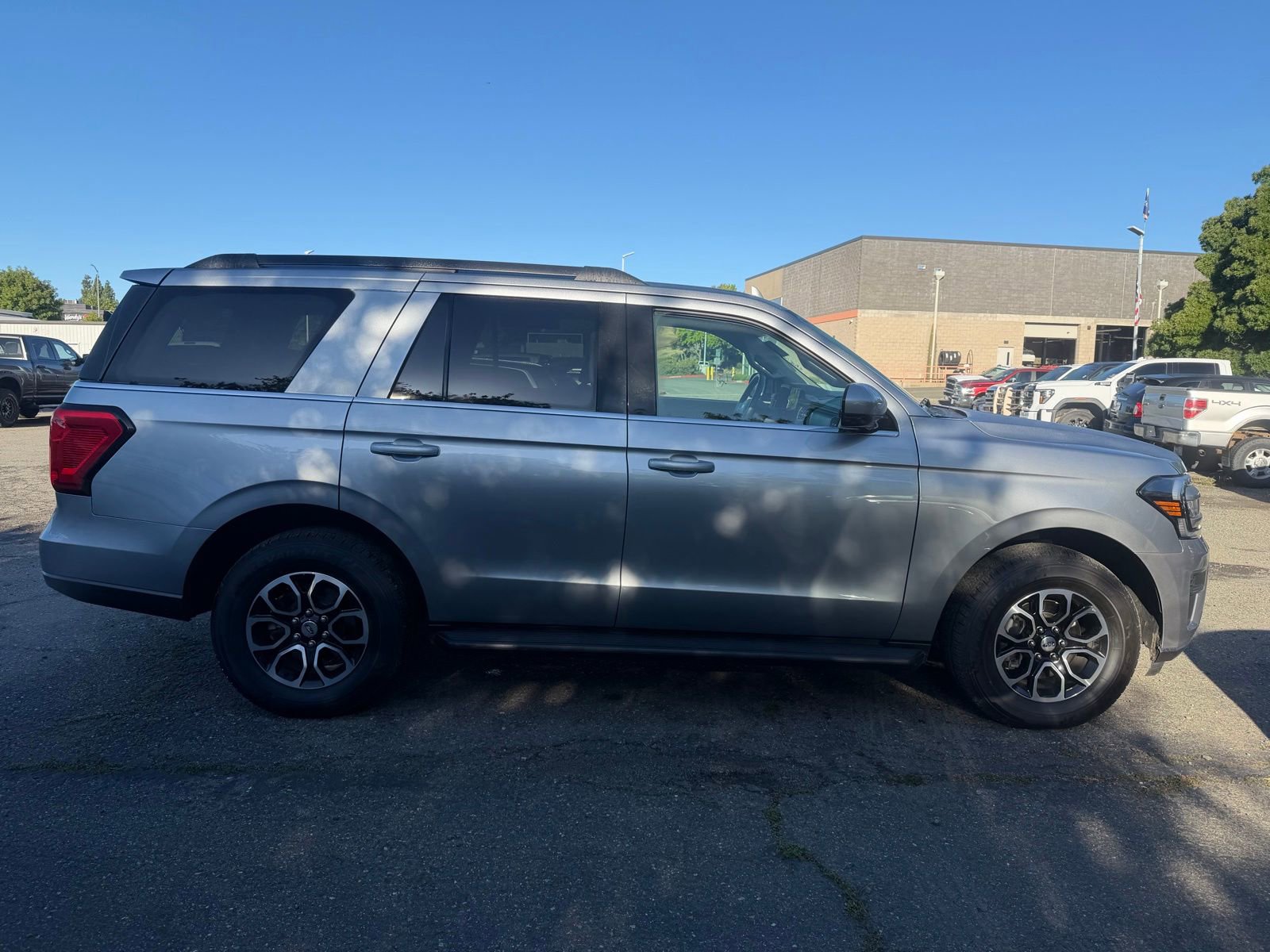 Used 2024 Ford Expedition XLT AWD/4WD image 6