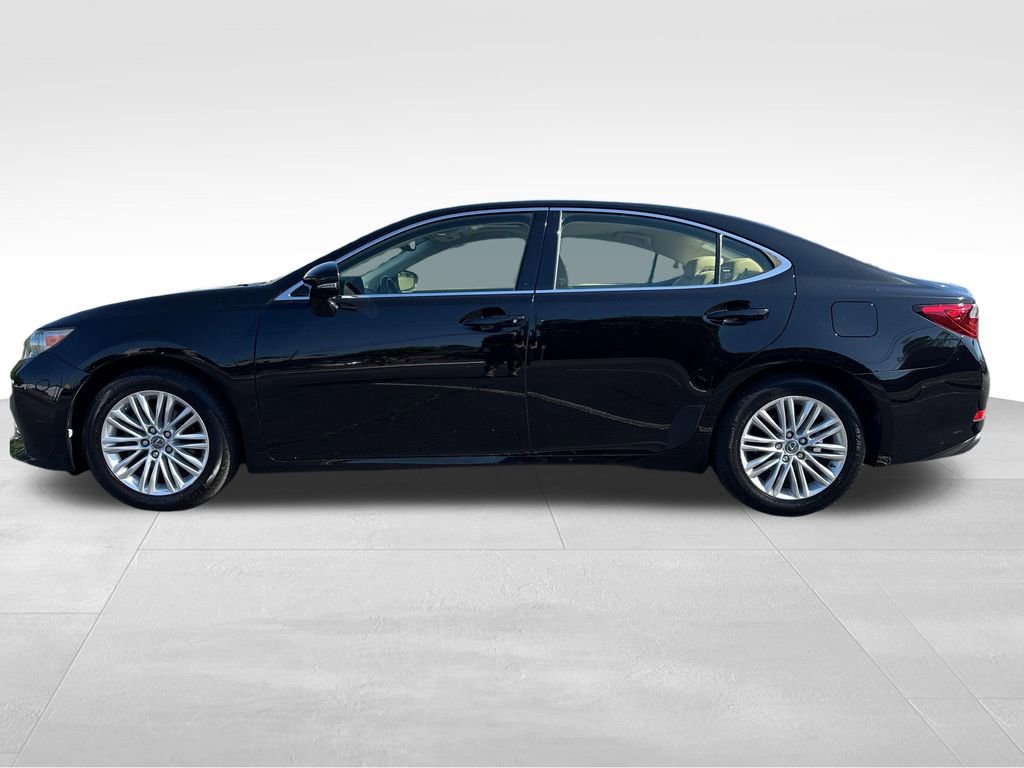 Used 2013 Lexus ES 350 w/ Luxury Pkg FWD image 2