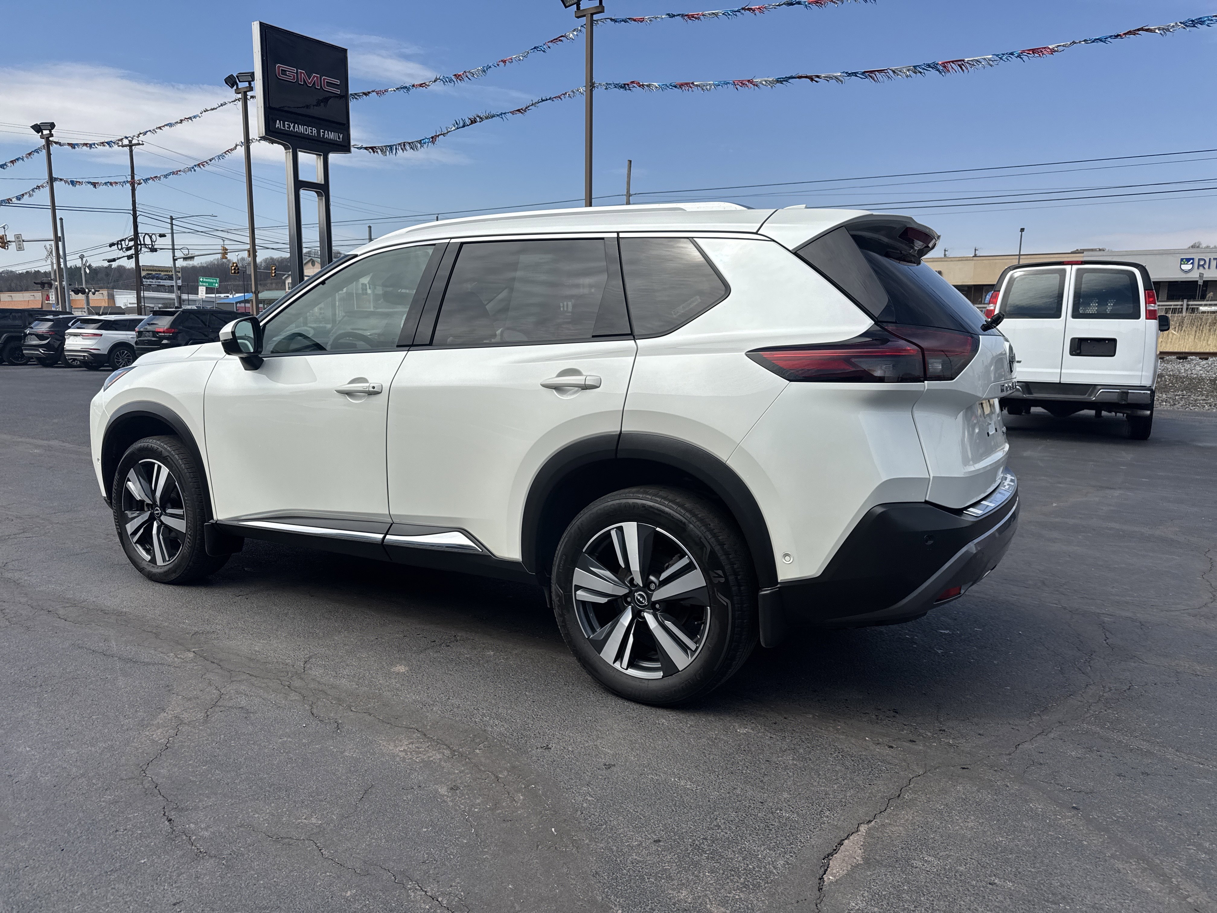 Used 2023 Nissan Rogue SL w/ SL Premium Package image 6