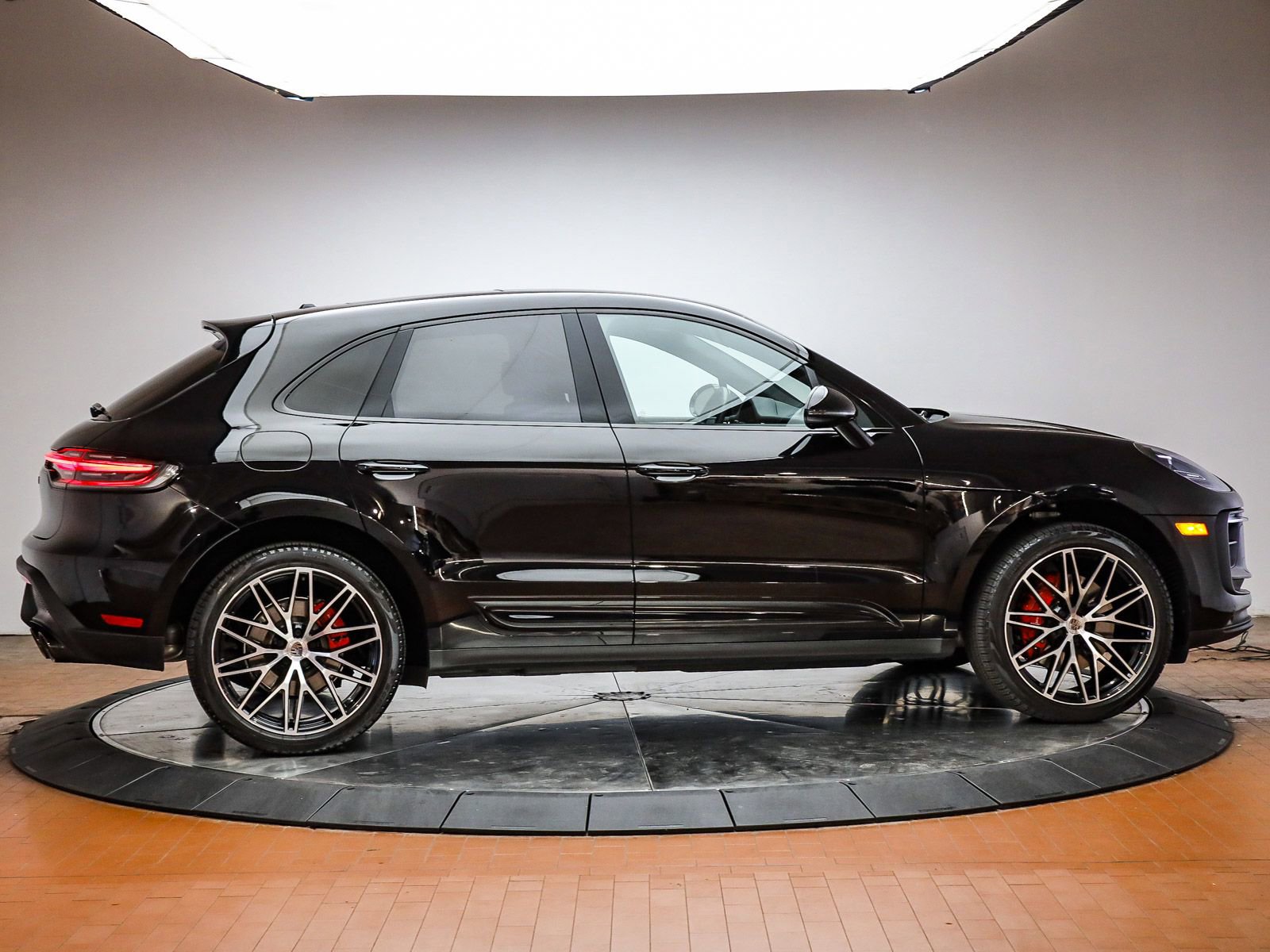 Certified 2025 Porsche Macan S AWD/4WD image 13