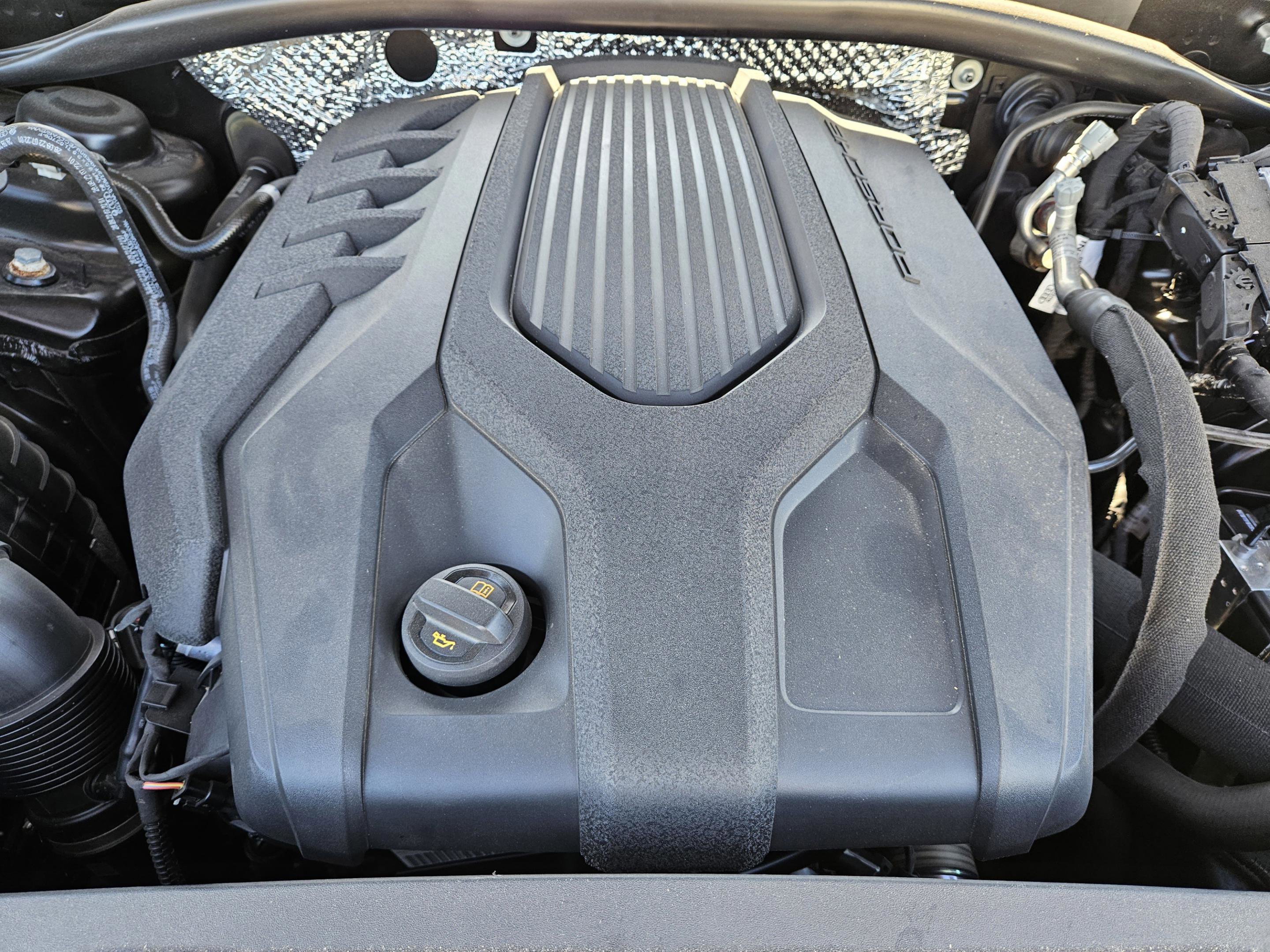 Certified 2023 Porsche Macan Turbo image 30