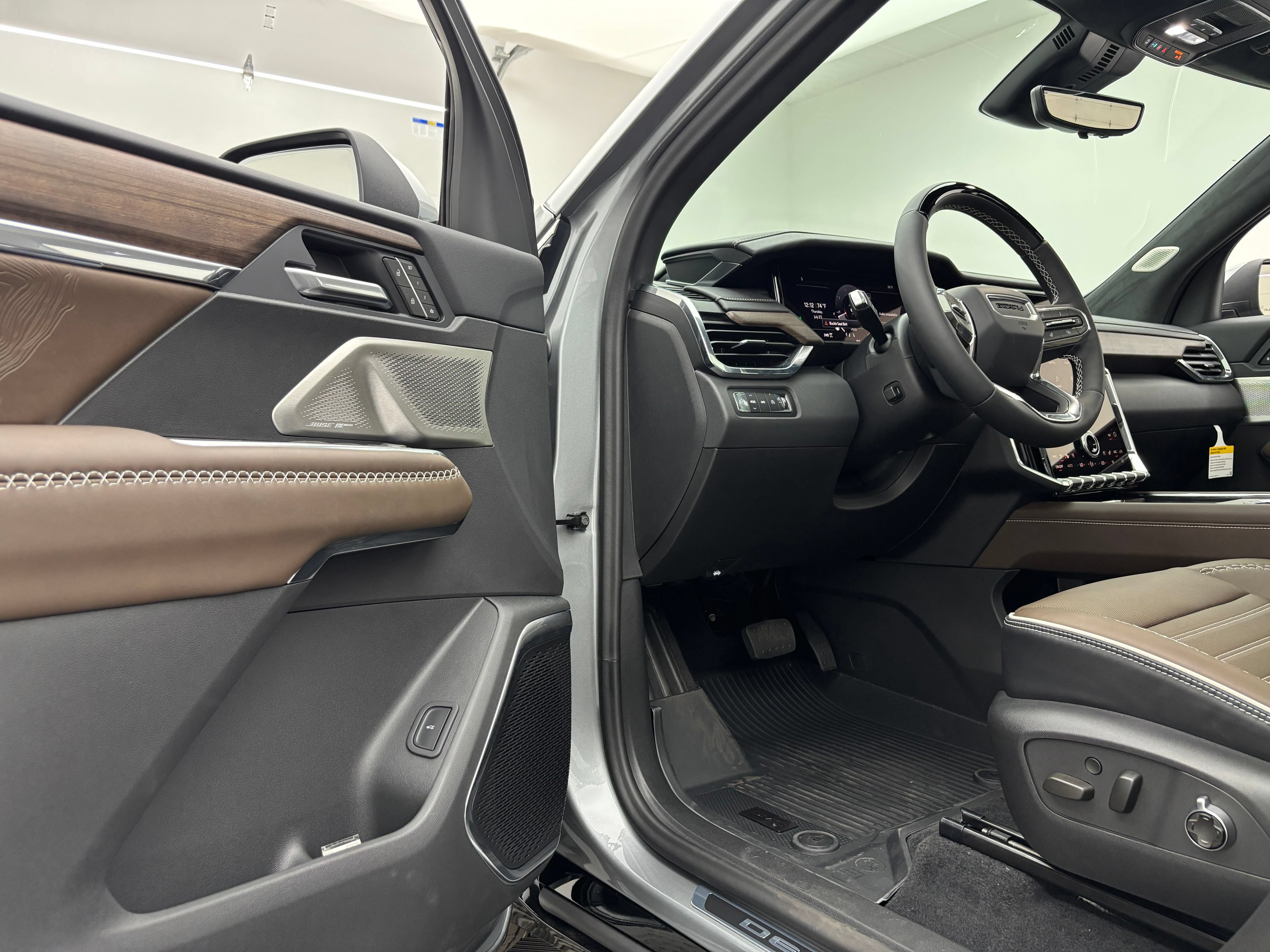 New 2026 GMC Acadia Denali Ultimate w/ LPO, Floor Liner Package AWD/4WD image 20