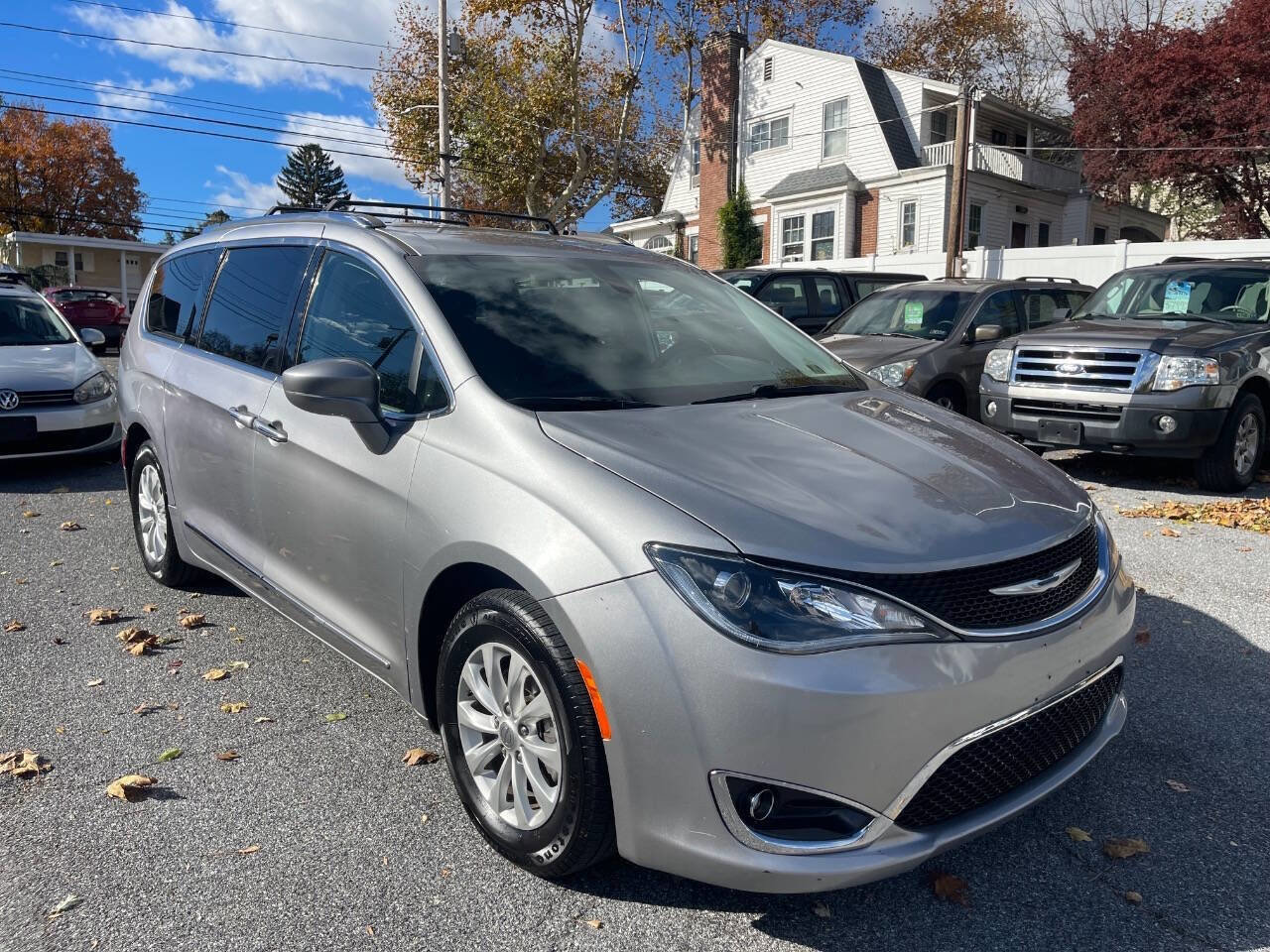 Used 2018 Chrysler Pacifica Touring-L image 8