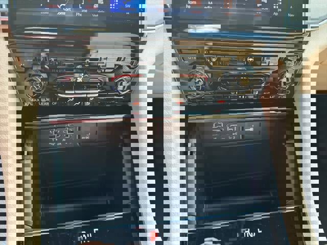 New 2025 Jeep Grand Cherokee Limited w/ Black Appearance Package image 38