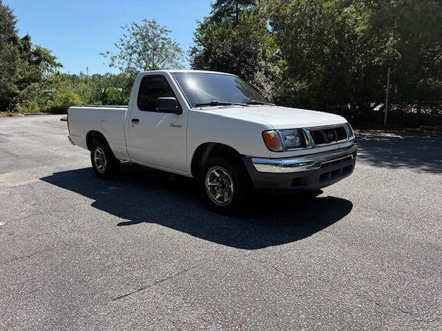 Used 2000 Nissan Frontier XE image 2