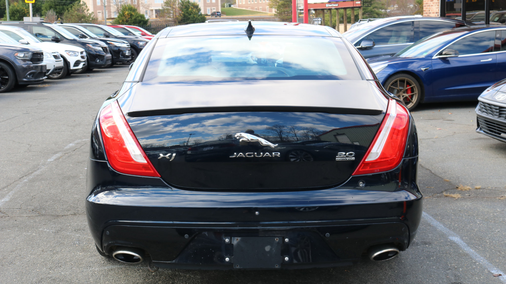 Used 2016 Jaguar XJ R-Sport image 7