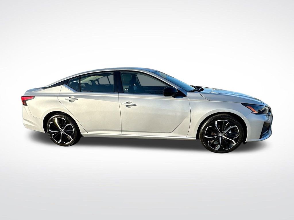 Used 2024 Nissan Altima 2.5 SR image 8