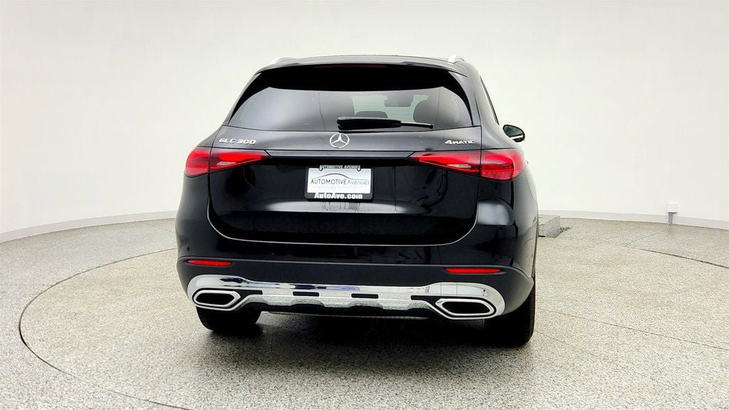 Used 2023 Mercedes-Benz GLC 300 4MATIC w/ Exclusive Trim Package image 6