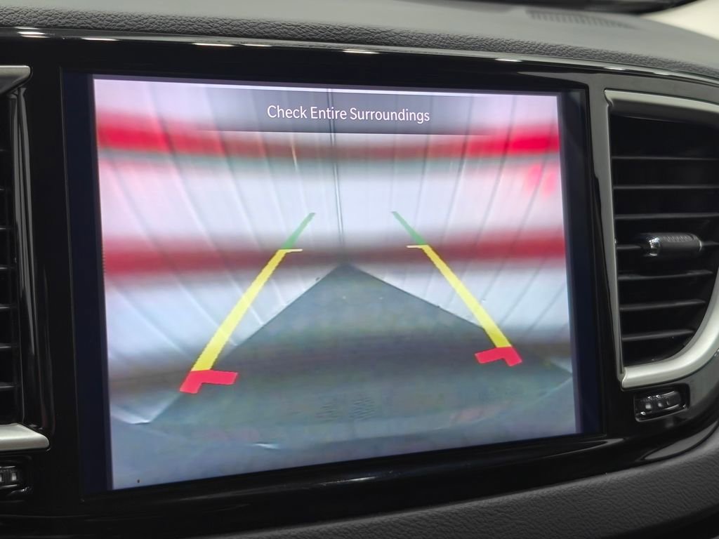 Used 2024 Chrysler Pacifica Touring-L image 7