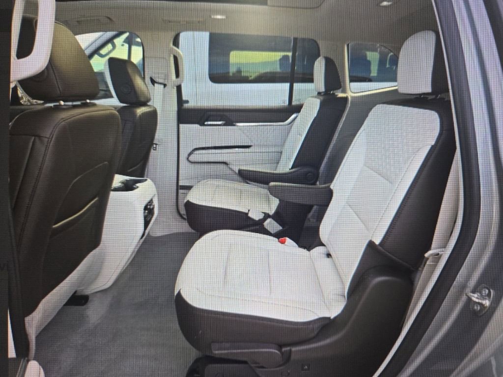 Used 2024 GMC Acadia Denali image 11