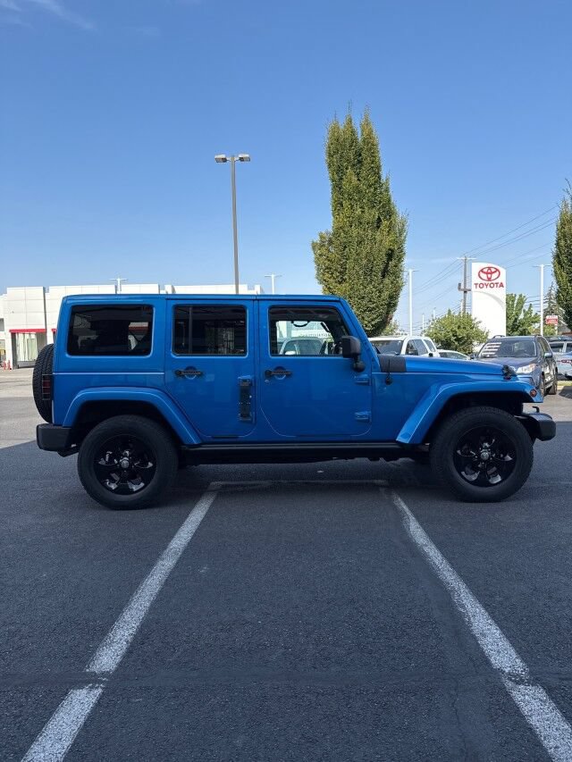 Used 2015 Jeep Wrangler Unlimited Sahara w/ Dual Top Group AWD/4WD image 4