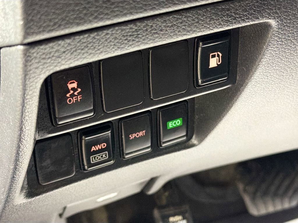 Used 2018 Nissan Rogue SV AWD/4WD image 10