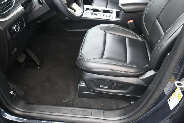 Used 2023 Ford Explorer XLT w/ Equipment Group 202A AWD/4WD image 14