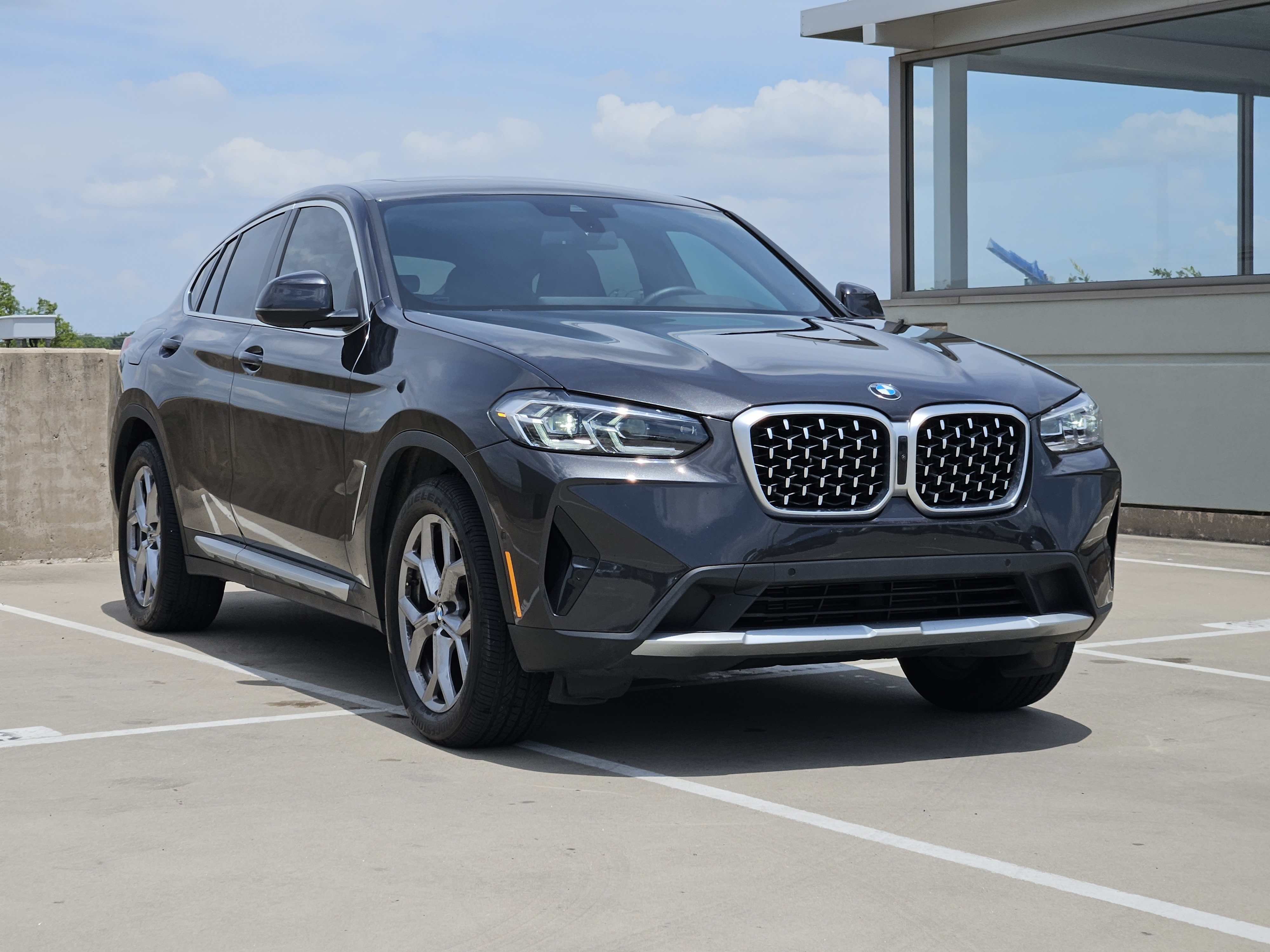 Used 2024 BMW X4 xDrive30i w/ Parking Assistance Package AWD/4WD image 10