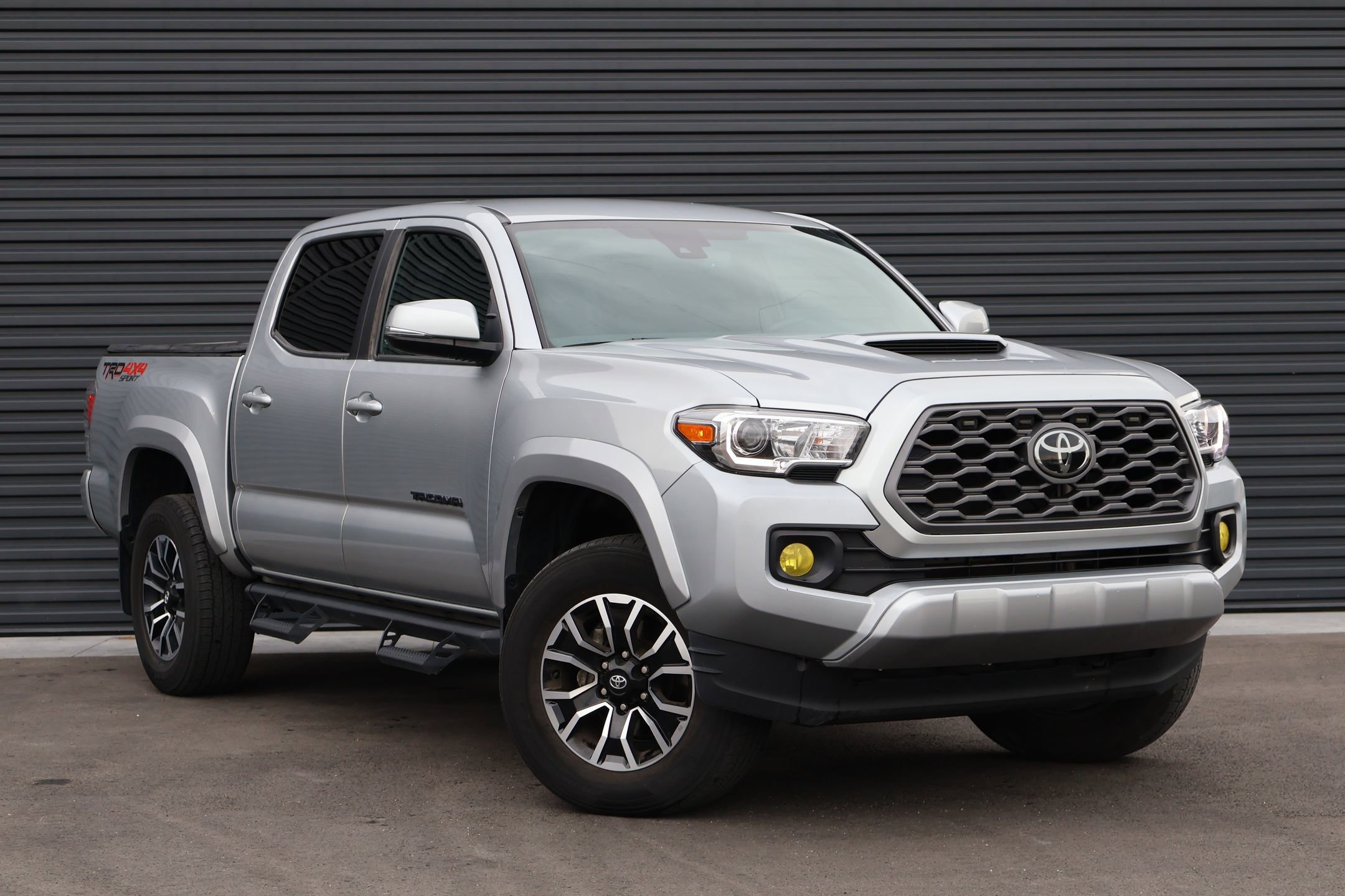 Used 2022 Toyota Tacoma TRD Sport w/ Technology Package image 3