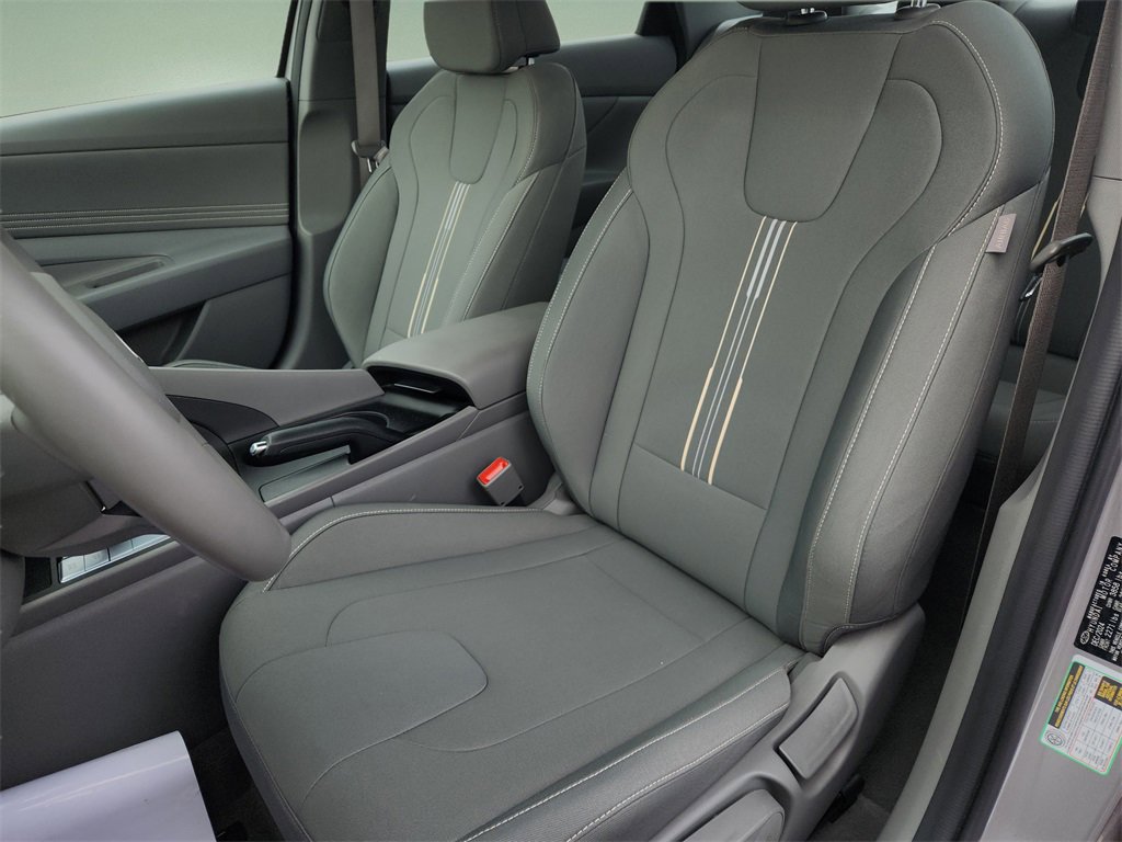 Used 2025 Hyundai Elantra Sport image 16