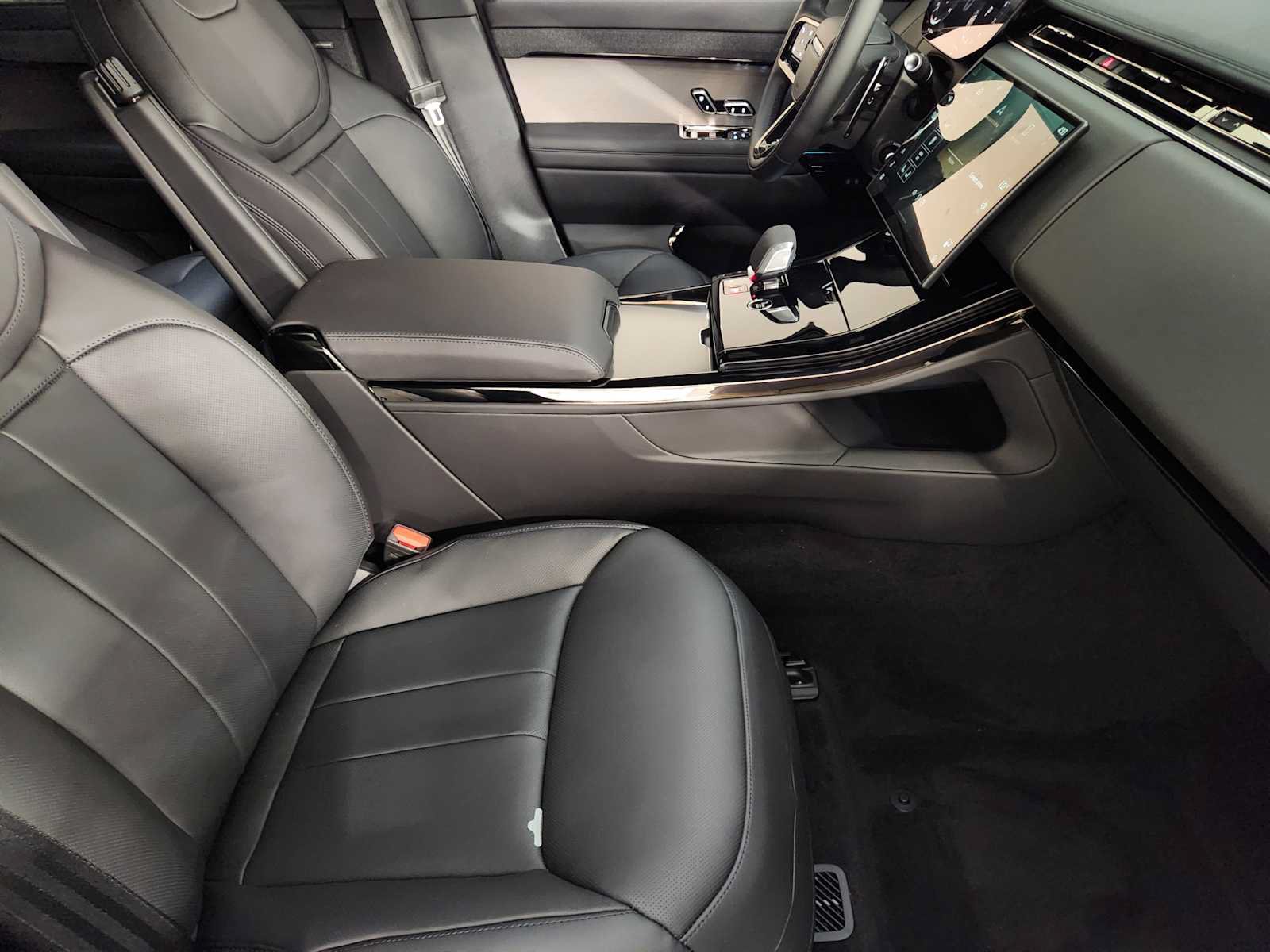 New 2026 Land Rover Range Rover Sport Dynamic SE AWD/4WD image 3