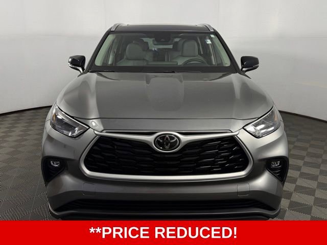 Used 2026 Toyota Highlander XLE image 2