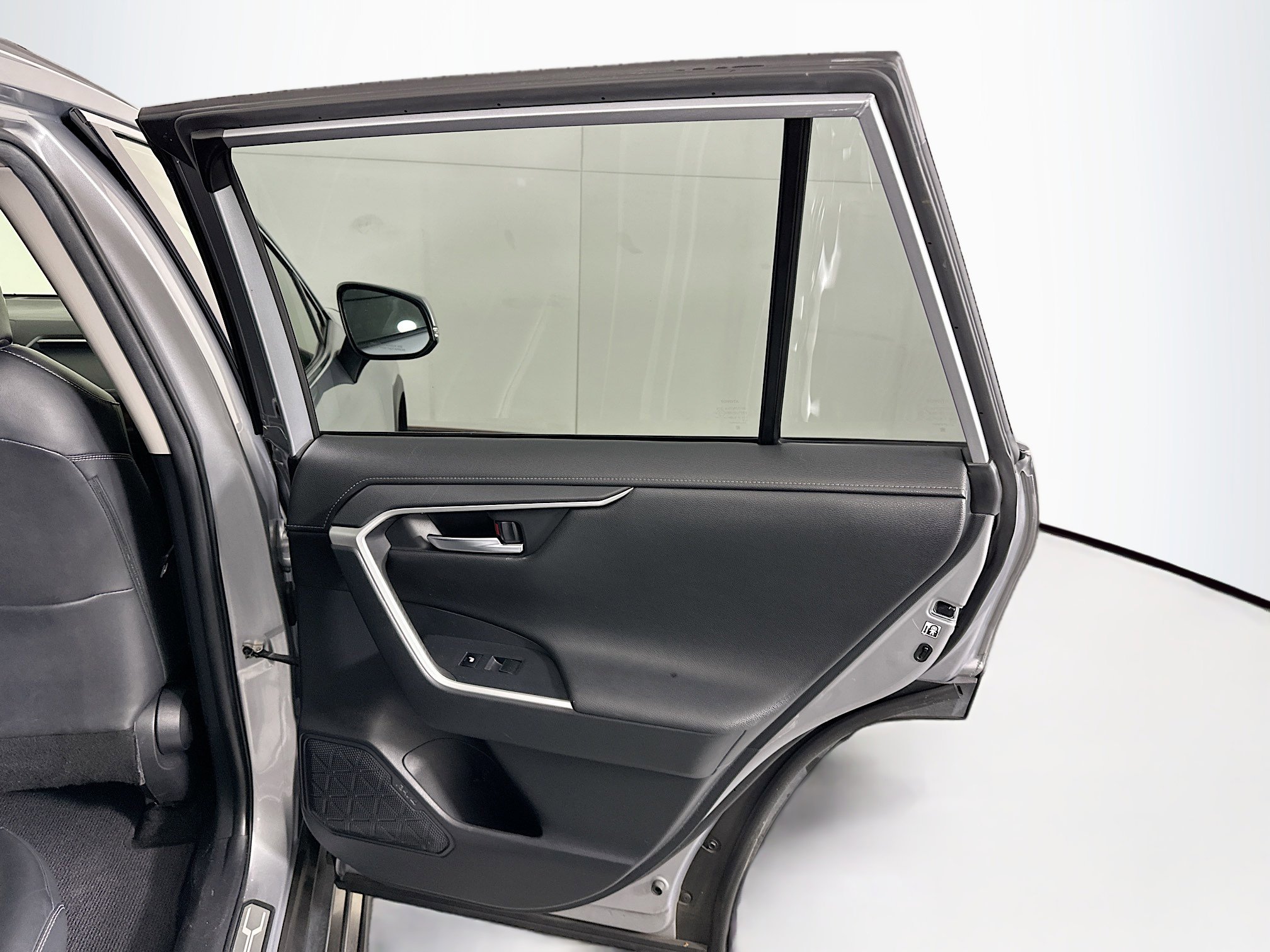 Used 2019 Toyota RAV4 Limited w/ Cold Weather Package image 30