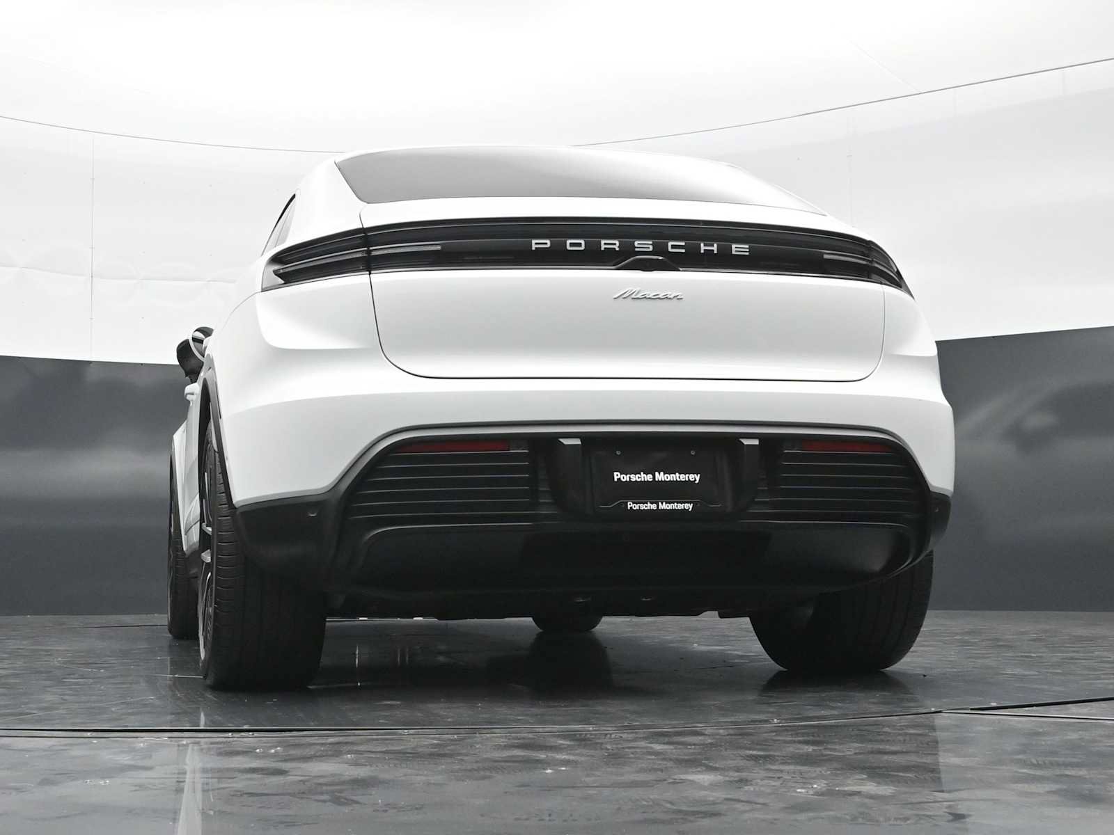 Certified 2025 Porsche Macan Electric RWD image 39