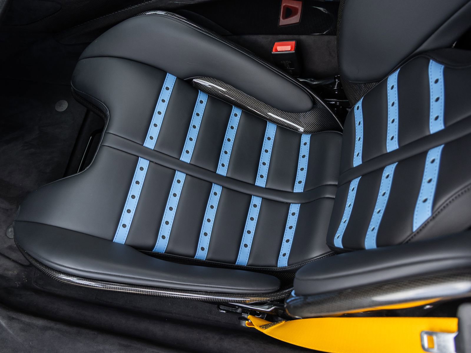 Used 2024 Ferrari SF90 Spider image 34