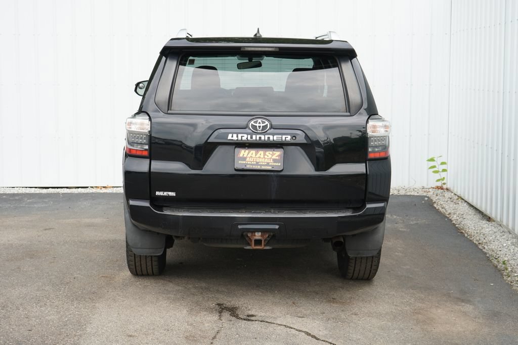 Used 2018 Toyota 4Runner SR5 AWD/4WD image 5