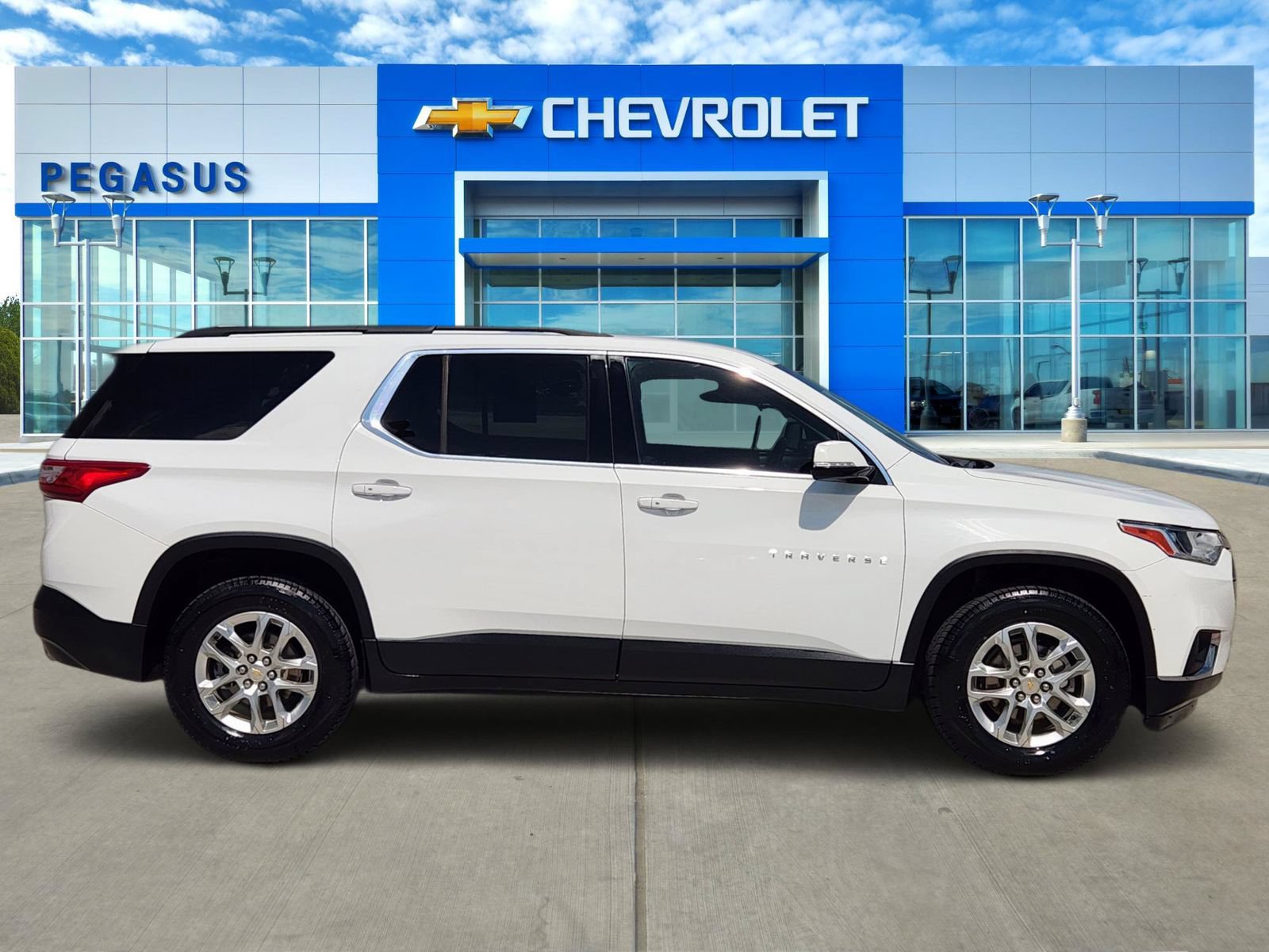 Used 2019 Chevrolet Traverse LT FWD image 3