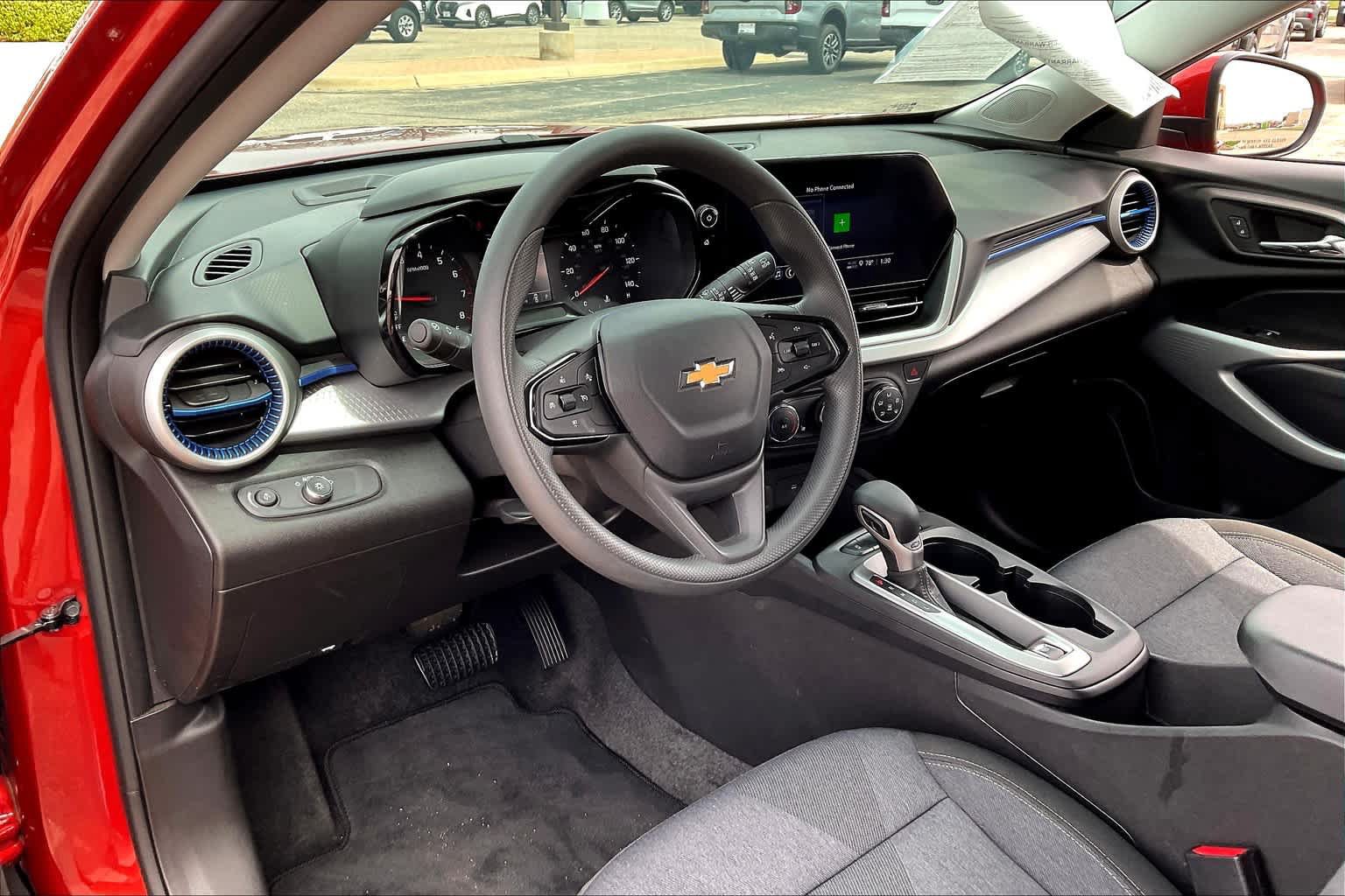 Used 2024 Chevrolet Trax LS w/ LS Convenience Package FWD image 17