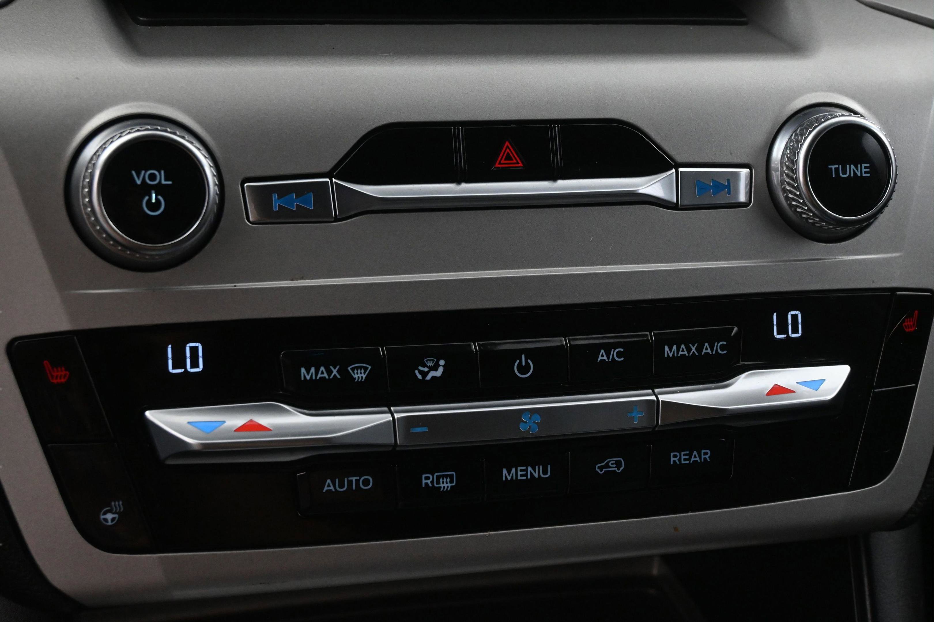 Used 2021 Ford Explorer XLT w/ Equipment Group 202A RWD image 23