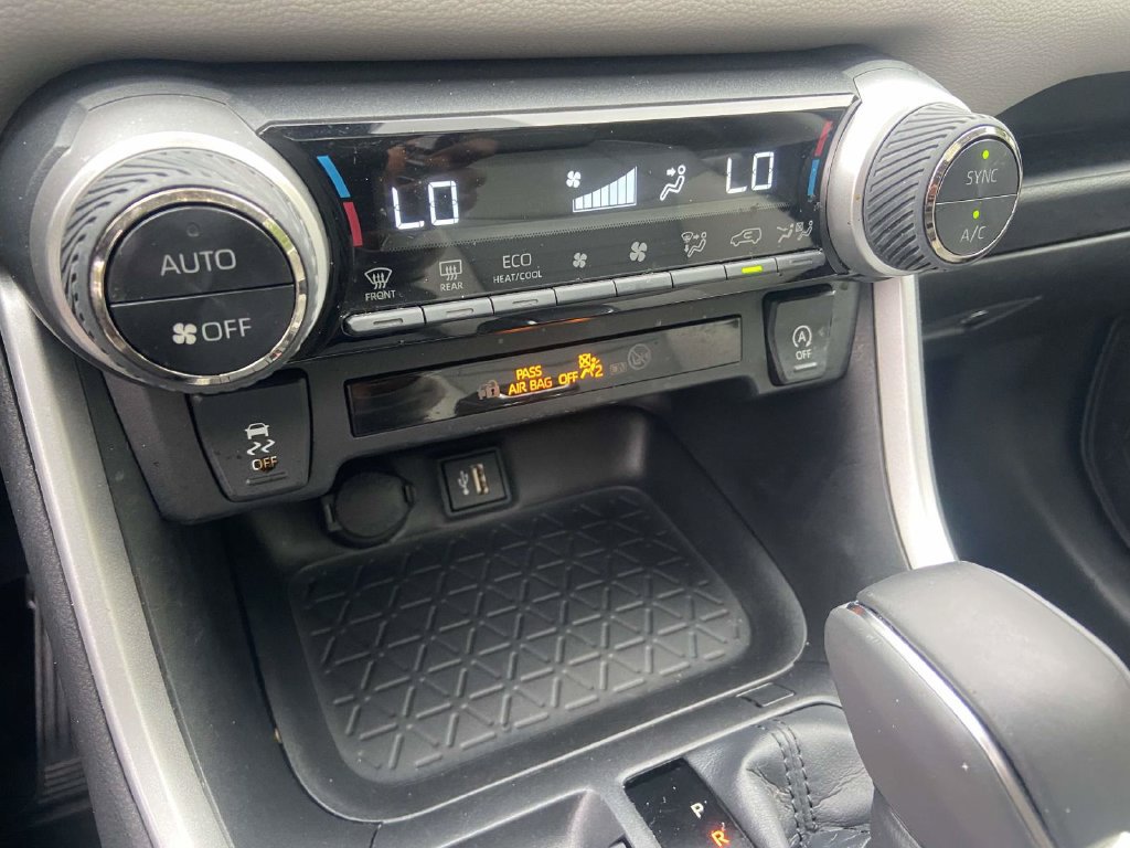 Used 2024 Toyota RAV4 XLE Premium FWD image 24